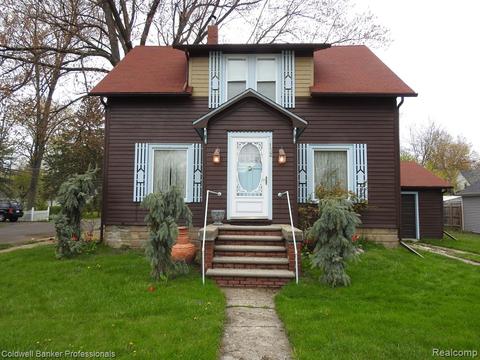 122 Centennial Ave, Almont, MI 48003