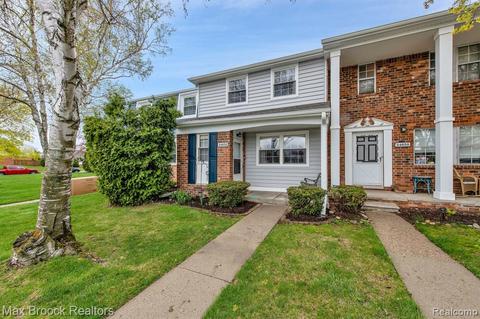 24652 Olde Orchard St, Novi, MI 48375