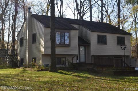 5230 Williamson St, Clarkston, MI 48346