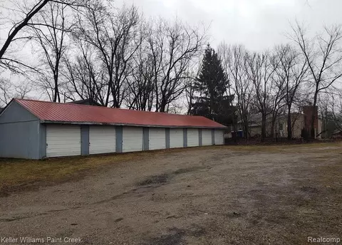 1055 Tecumseh Ave, Waterford, MI 48327