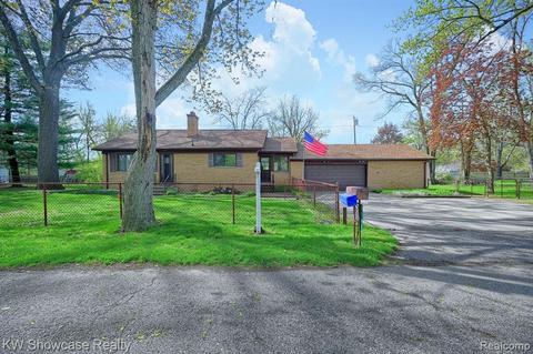 6949 Playfair Ter, West Bloomfield, MI 48323