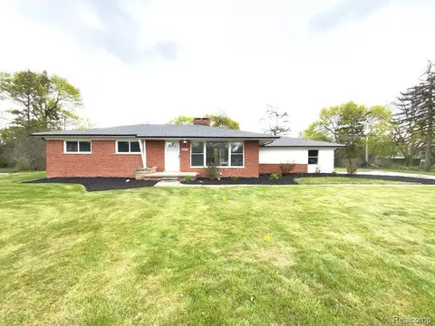 28072 Thorny Brae Crt Ct, Farmington Hills, MI 48331