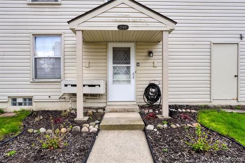 2149 Park Place Dr, Walled Lake, MI 48390