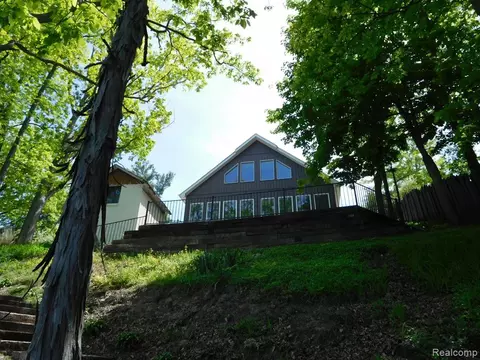 6057 S Shore Dr, Holly, MI 48442