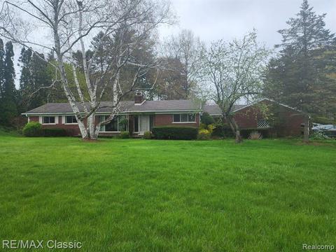 892 Eastover Dr, Bloomfield Hills, MI 48304