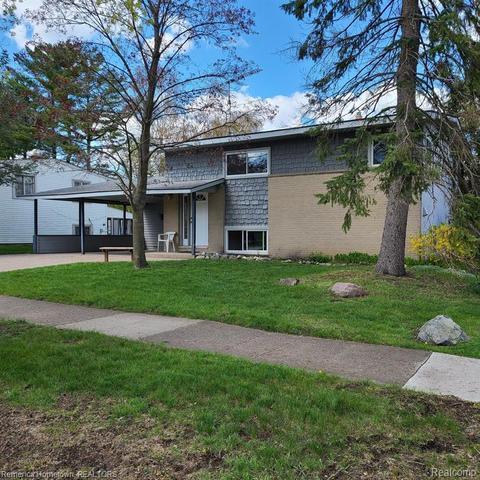 762 Panorama Dr, Milford, MI 48381