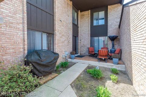 4060 Chablis St #67, West Bloomfield, MI 48323