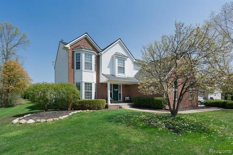 9650 David Ln, White Lake, MI 48386