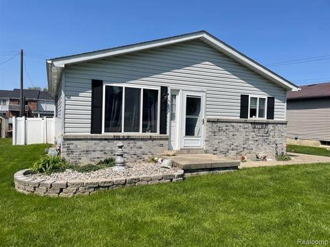 48 Hartley St, Lapeer, MI 48446