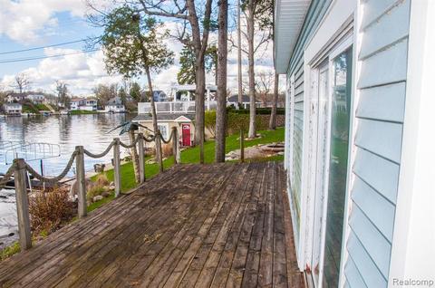 694 Victoria Is, Lake Orion, MI 48362