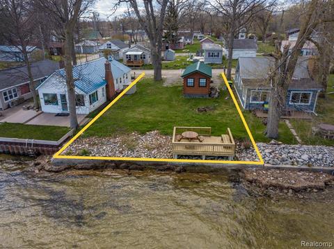 5353 Shady Ln, Standish, MI 48658