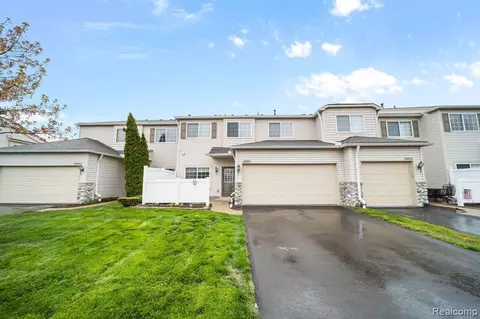 26654 Kirkway Cir, Woodhaven, MI 48183