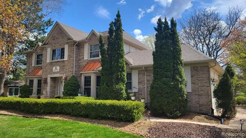 41379 Carriage Hill Dr, Novi, MI 48375