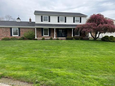 1119 Townline Ct, Grand Blanc, MI 48439