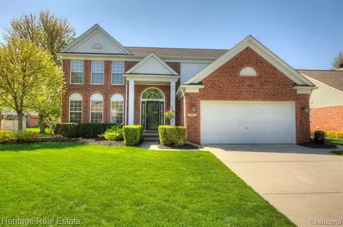 17952 Crescent Lake Pl, Macomb, MI 48042