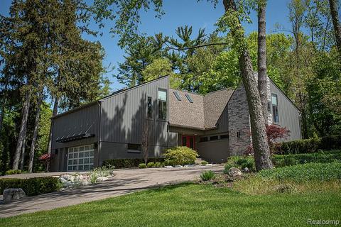 612 Pine Valley Way, Bloomfield Hills, MI 48302