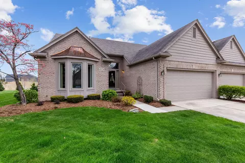 45774 Hillsboro Dr, Macomb, MI 48044