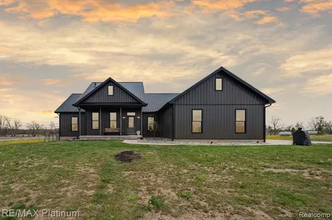 9800 Marsh Rd, Fowlerville, MI 48836