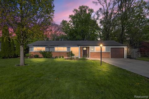 2453 Saint Joseph St, West Bloomfield, MI 48324