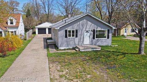 3093 Bessie St, Auburn Hills, MI 48326