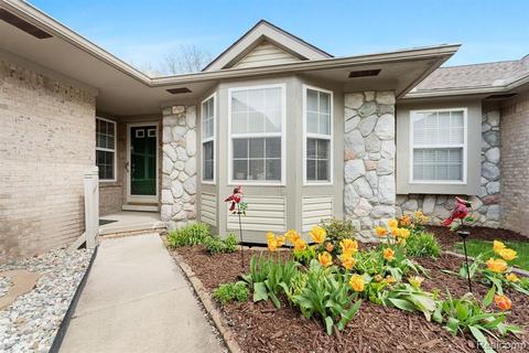 22891 Woodcreek Dr #51, Taylor, MI 48180