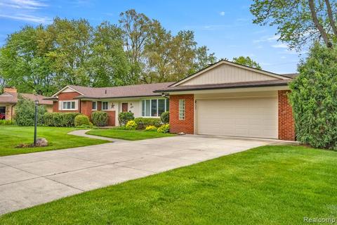 34151 Cass, Farmington, MI 48335