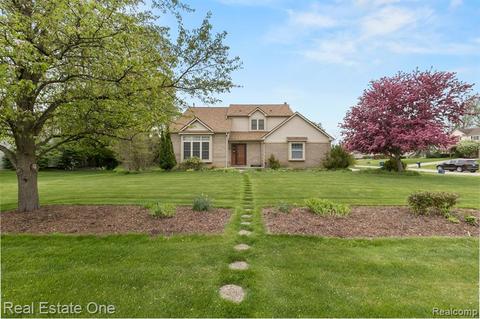 8773 Williamsport Dr, White Lake, MI 48386