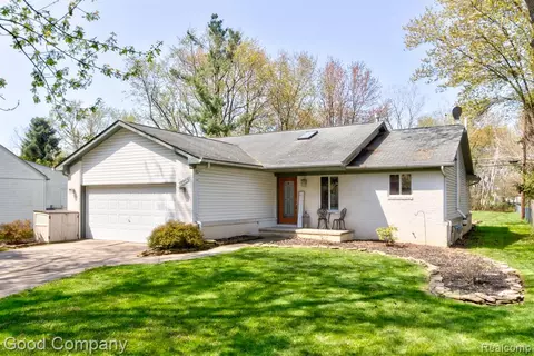 19455 Weyher St, Livonia, MI 48152