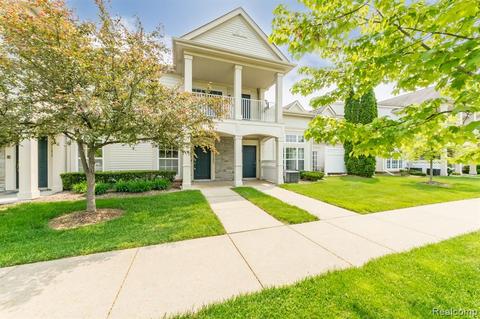 2102 Trailway Ct, Commerce Twp, MI 48390