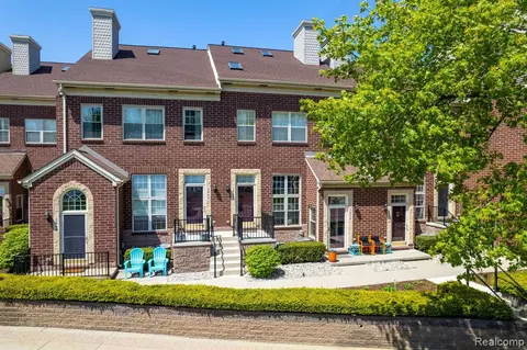 2856 Van Alstyne St, Wyandotte, MI 48192