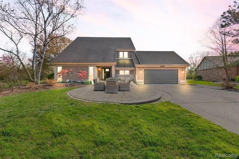 25345 Bridlepath Ln, Farmington Hills, MI 48335