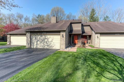 395 Woodstone Rd, Waterford, MI 48327