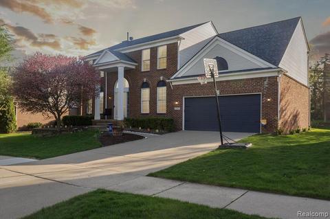 1774 Ring Neck Dr, Rochester, MI 48307