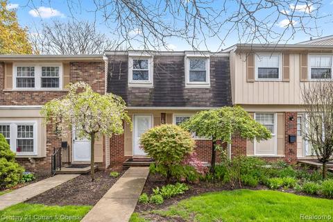 1644 Brentwood Dr, Troy, MI 48098