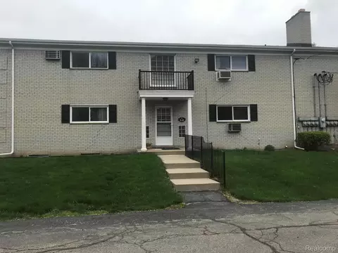 100 W Hickory Grove Rd #D8, Bloomfield Township, MI 48304