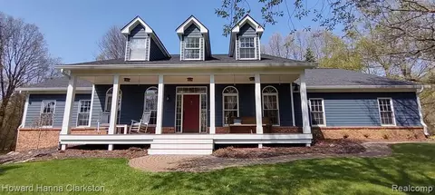 5200 Forest Valley Dr, Clarkston, MI 48348