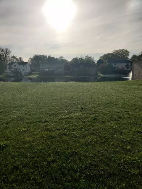 7133 Belle Pointe Dr, Van Buren, MI 48111