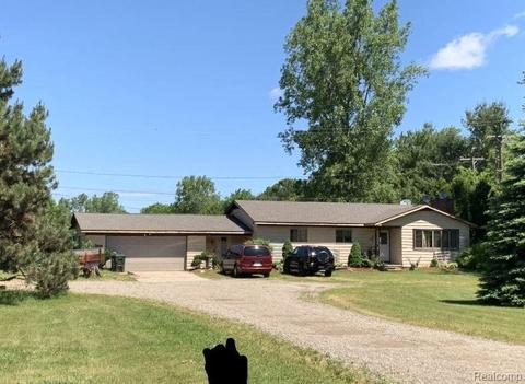 3630 Waldon Rd, Lake Orion, MI 48360