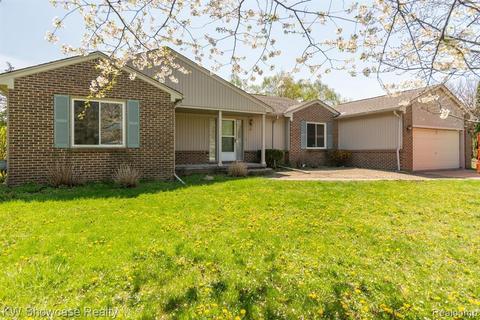 33115 Tulipwood Rd, Farmington Hills, MI 48334