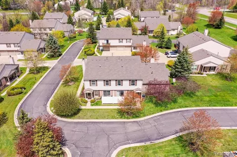 3147 High Pointe Ridge Rd #27, Lake Orion, MI 48359
