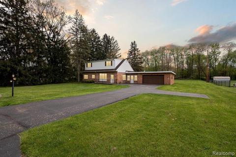 610 S Grey Rd, Auburn Hills, MI 48326