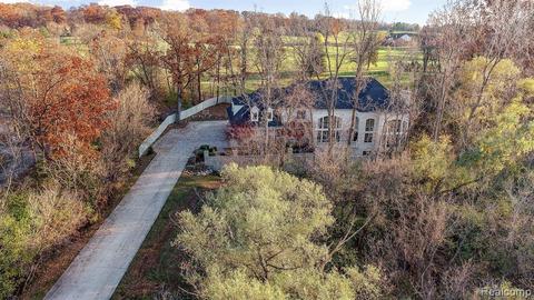36933 Howard Rd, Farmington Hills, MI 48331