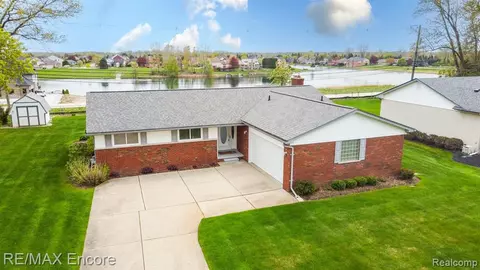 3370 Sandy Creek Dr, Shelby Township, MI 48316