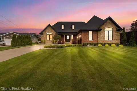 49736 Keycove St, Chesterfield, MI 48047