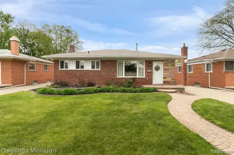 8267 Randy Dr, Westland, MI 48185