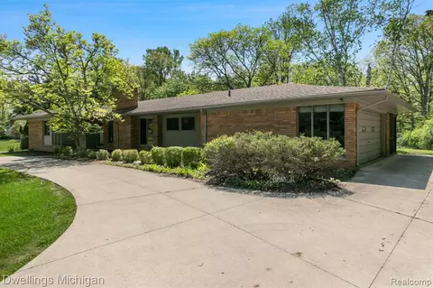 25501 Edgemont Dr, Southfield, MI 48033