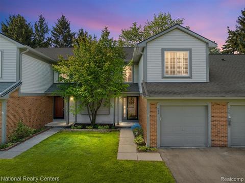 475 Winwood Cir, Walled Lake, MI 48390