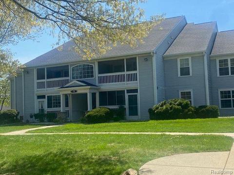 12524 Saint Andrews Way, Fenton, MI 48430
