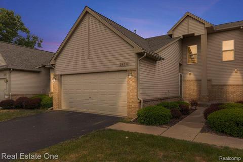 24511 Pine Village Blvd, Oak Park, MI 48237