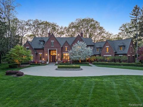 31235 Woodside Dr, Franklin, MI 48025